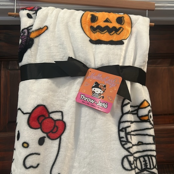Hello kitty Halloween blanket - Picture 3 of 5